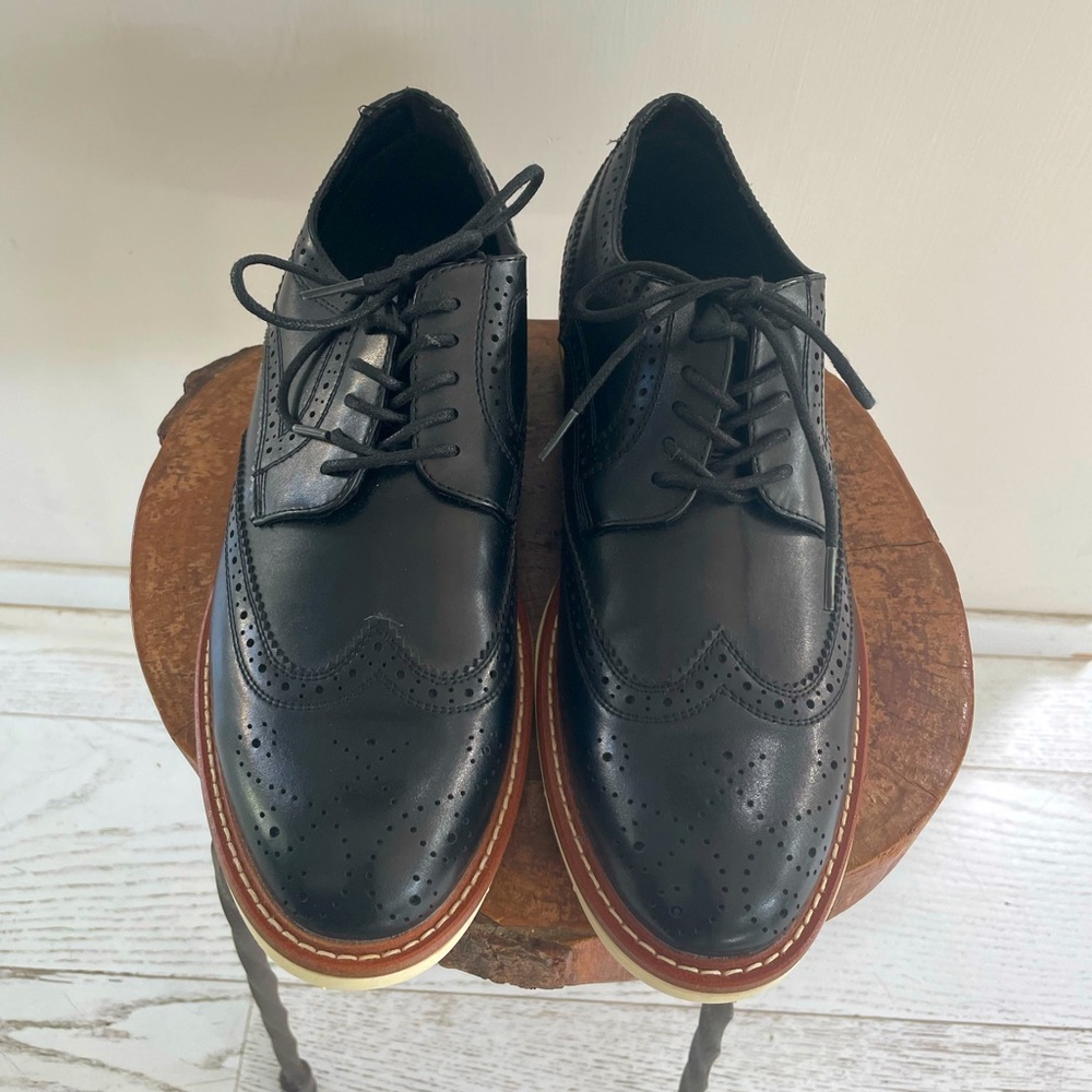 Kenneth Cole men’s wingtip dress shoe